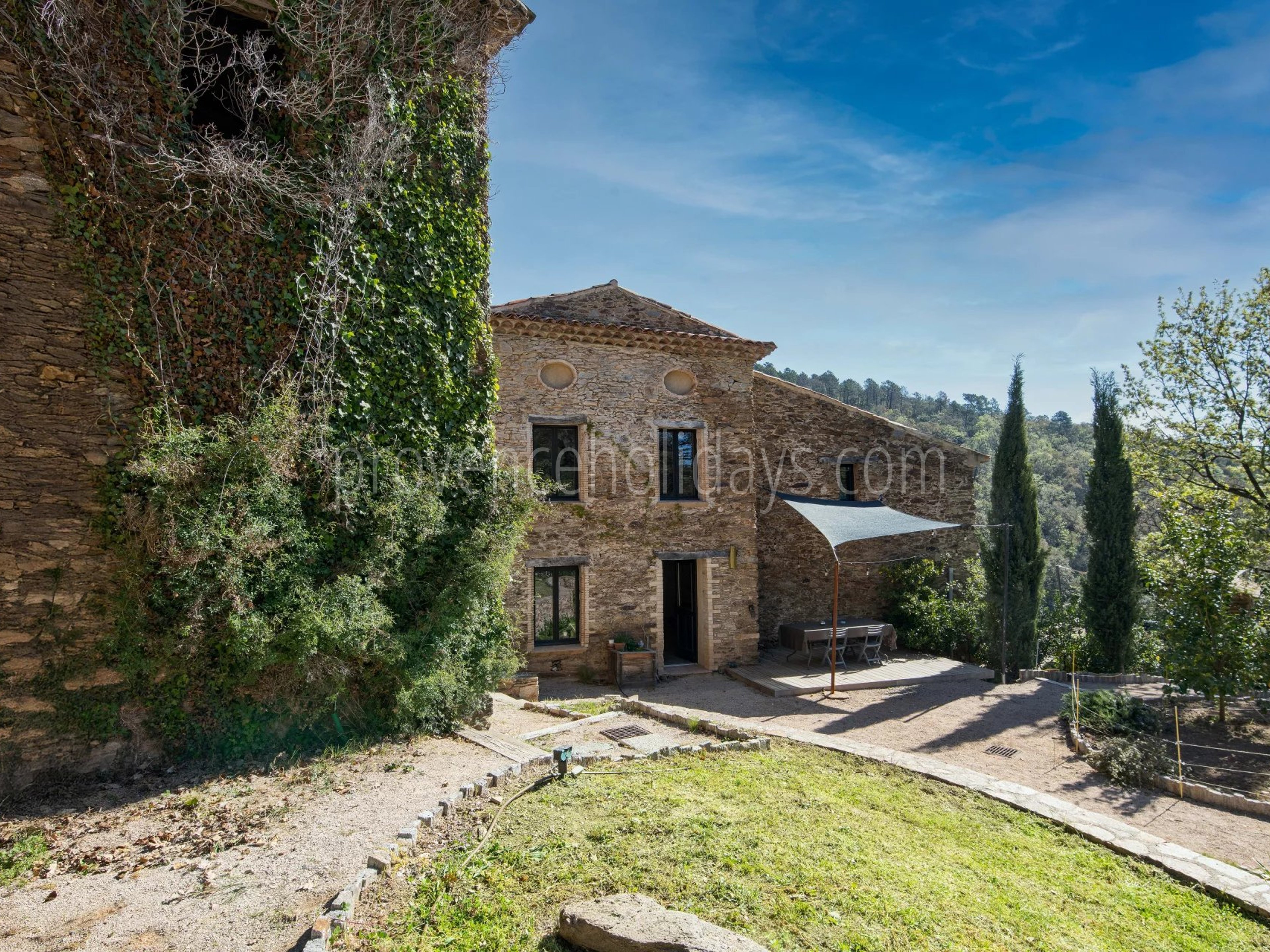 16 - Stone estate in La Garde-Freinet: Villa: Exterior