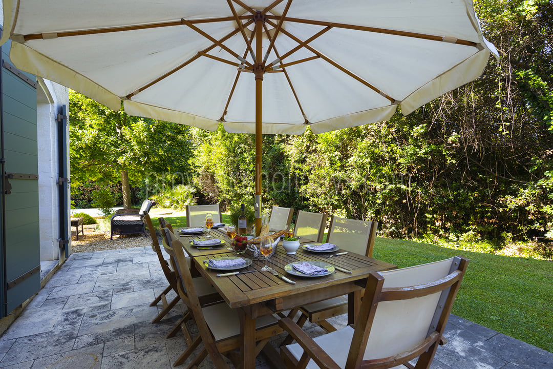 16 - Maison des Oliviers: Villa: Exterior