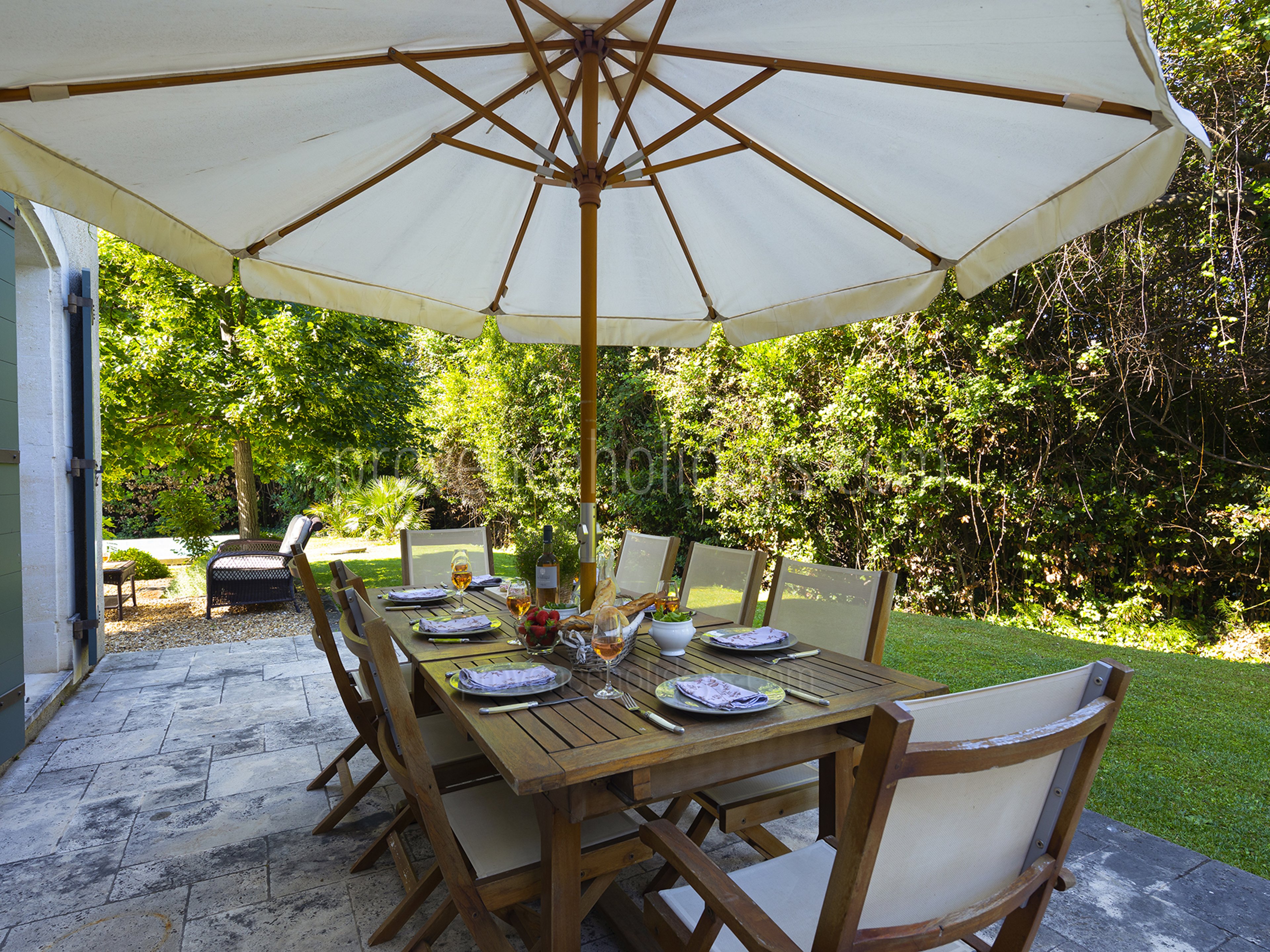 16 - Maison des Oliviers: Villa: Exterior