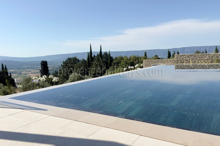 Contemporary villa with panoramic view of the Luberon in Gordes