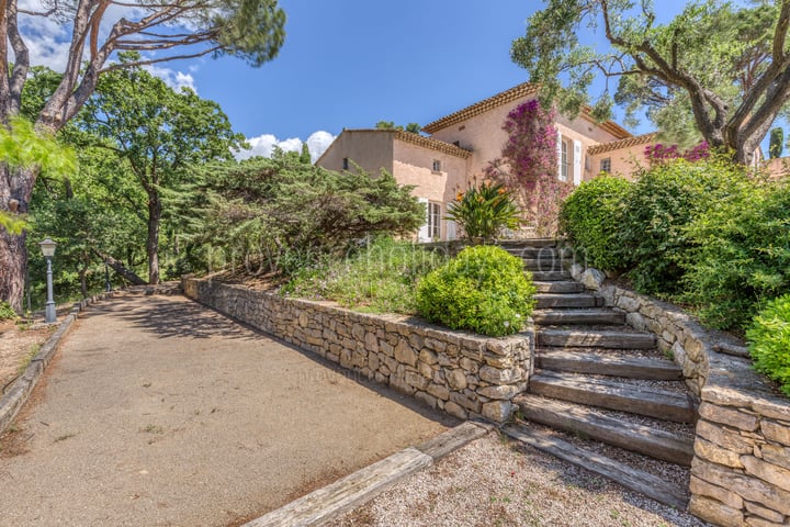 4 - Villa Lyris: Villa: Exterior