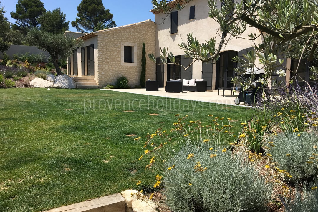 7 - Le Mas Provençal: Villa: Exterior