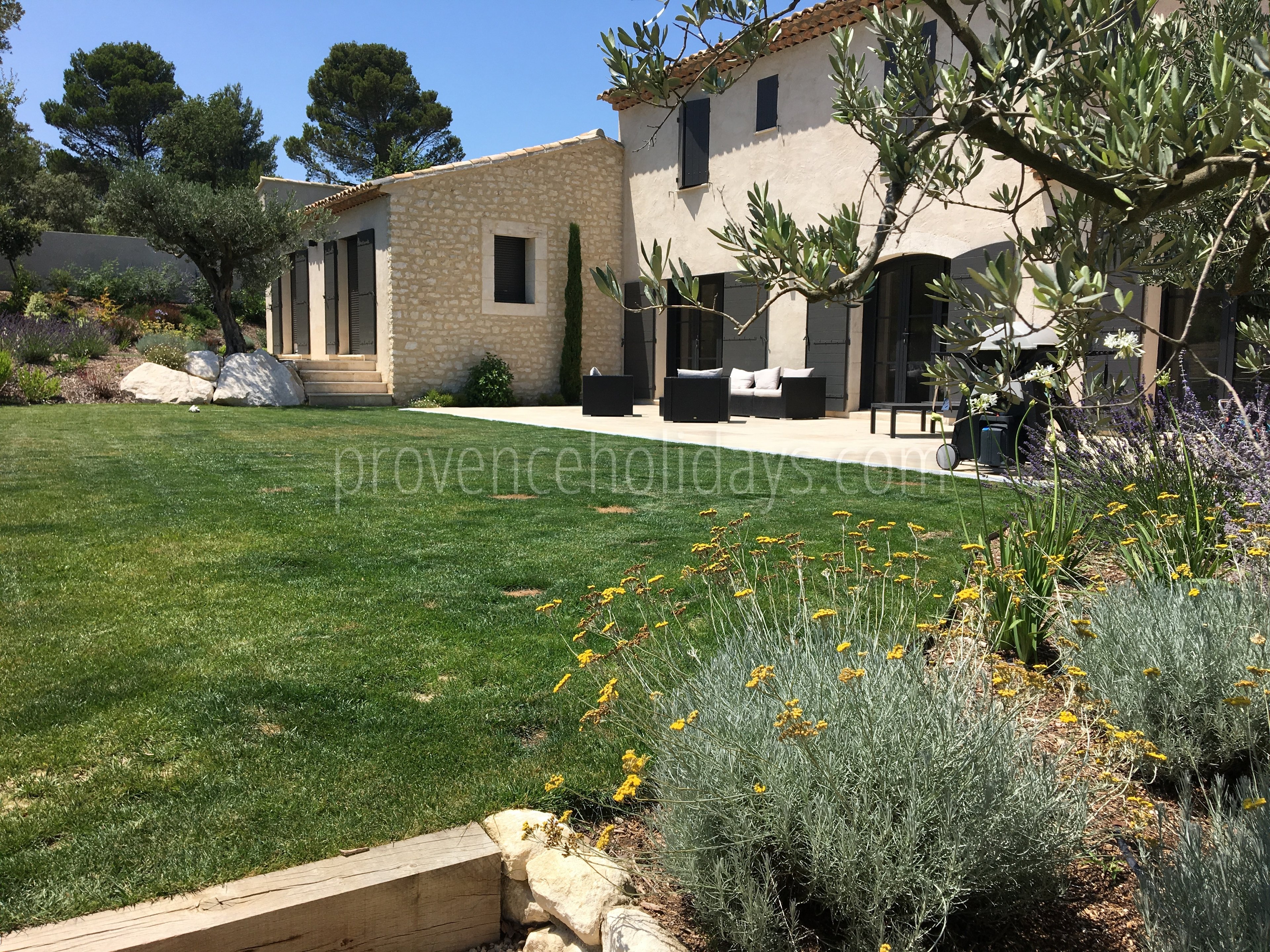 7 - Le Mas Provençal: Villa: Exterior