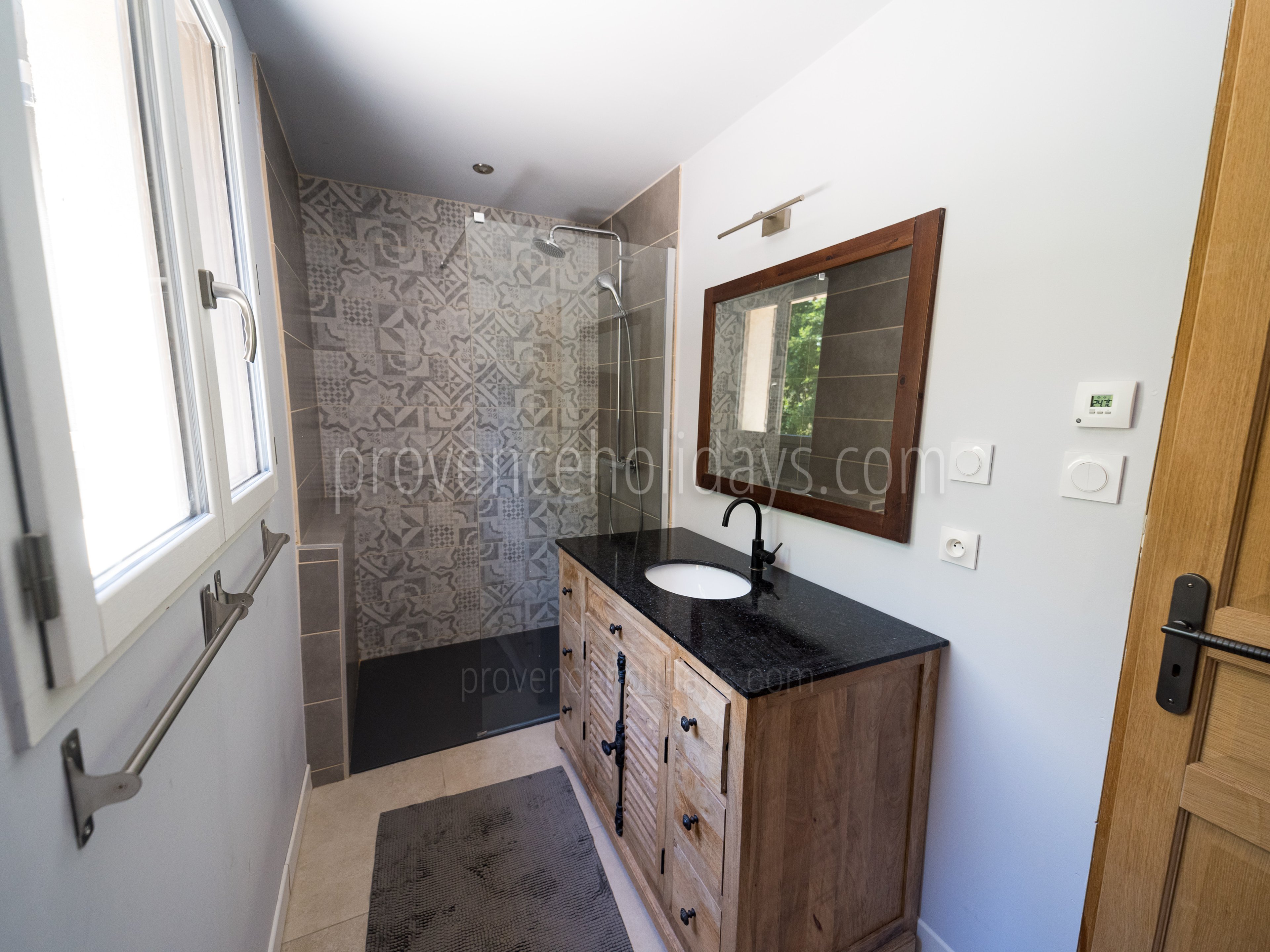 17 - Le Clos du Luberon: Villa: Bathroom 2