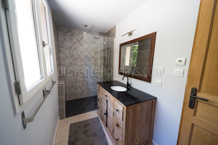 17 - Le Clos du Luberon: Villa: Bathroom 2