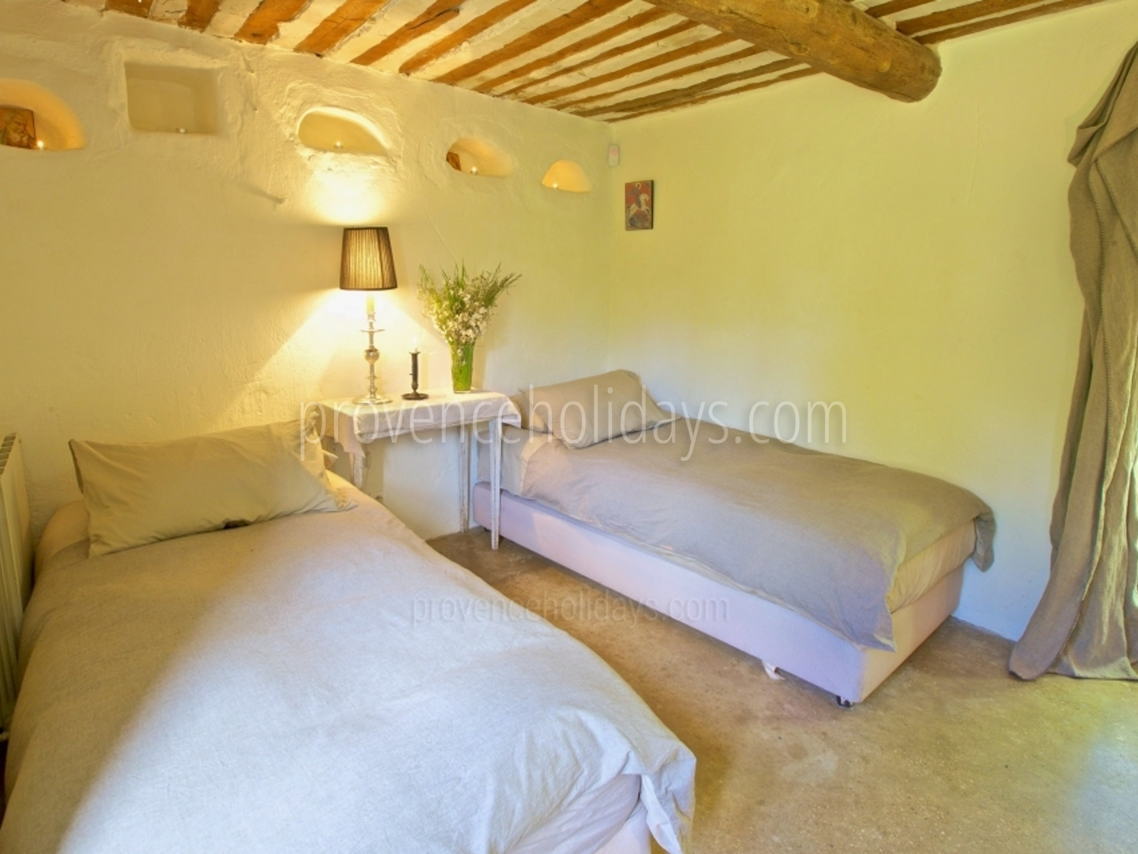 46 - Mas des Lavandes: Villa: Bedroom