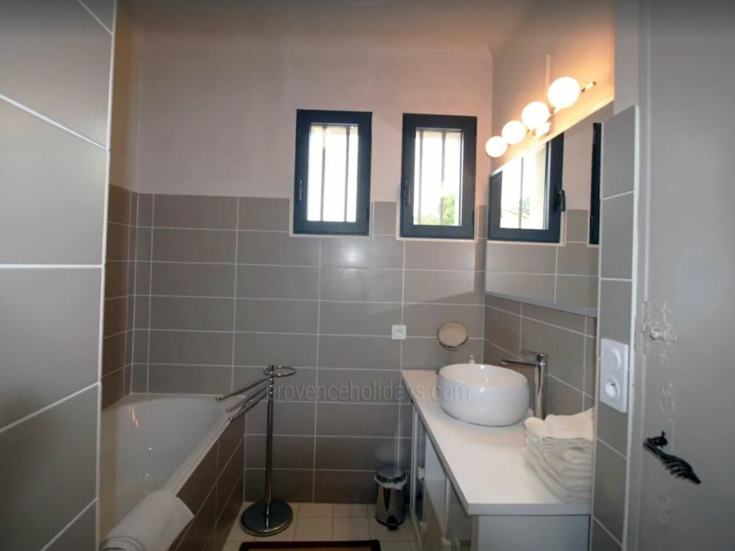 31 - Villa Alpilles: Villa: Bathroom