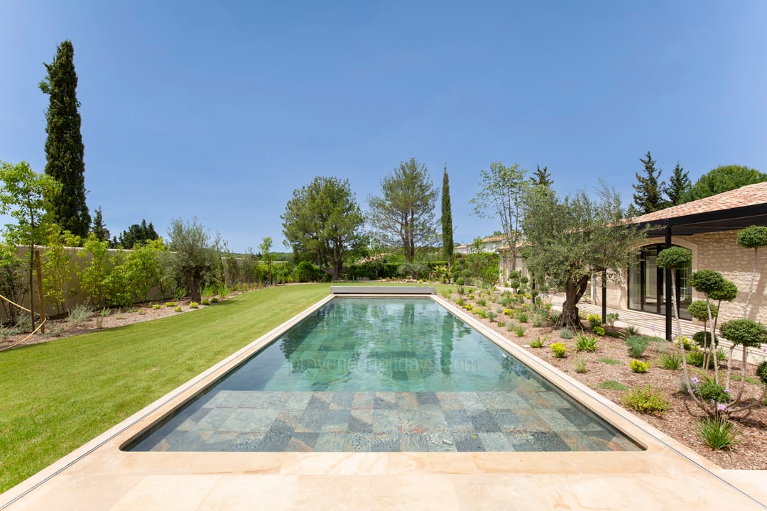 Single-storey farmhouse with heated swimming pool in the Alpilles - Swimming Pool