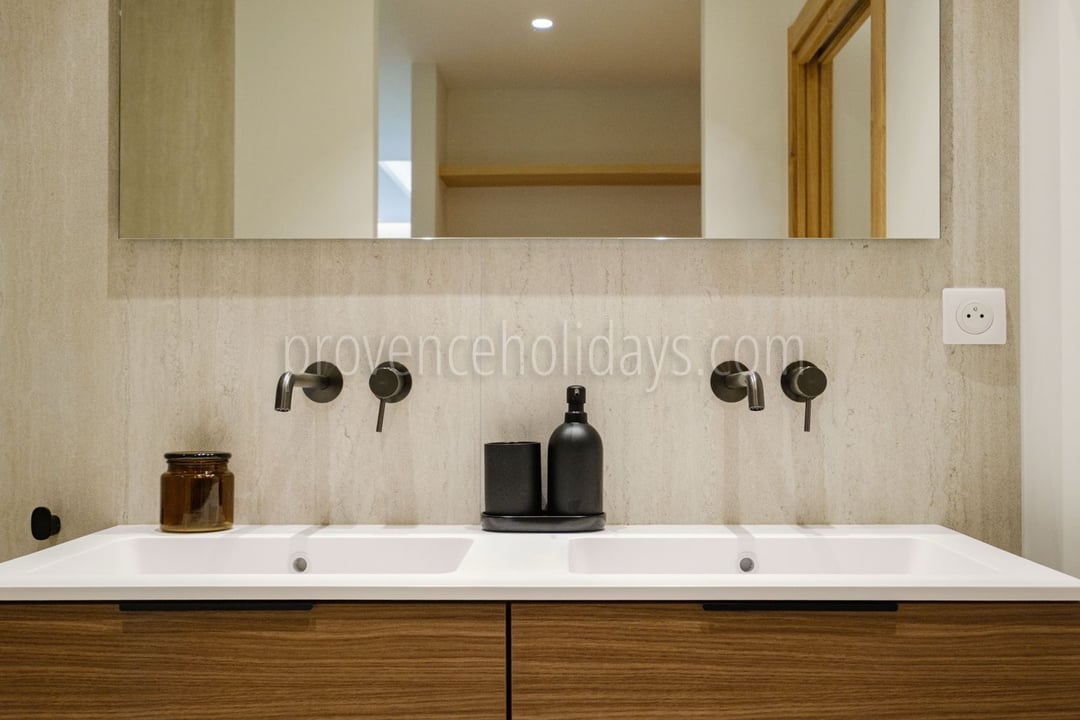19 - Villa Riviera: Villa: Bathroom