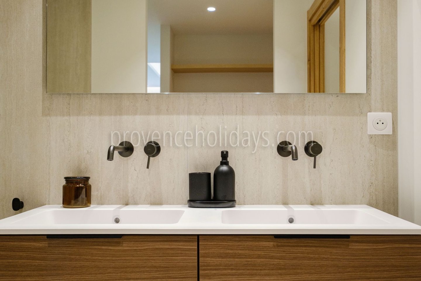 19 - Villa Riviera: Villa: Bathroom