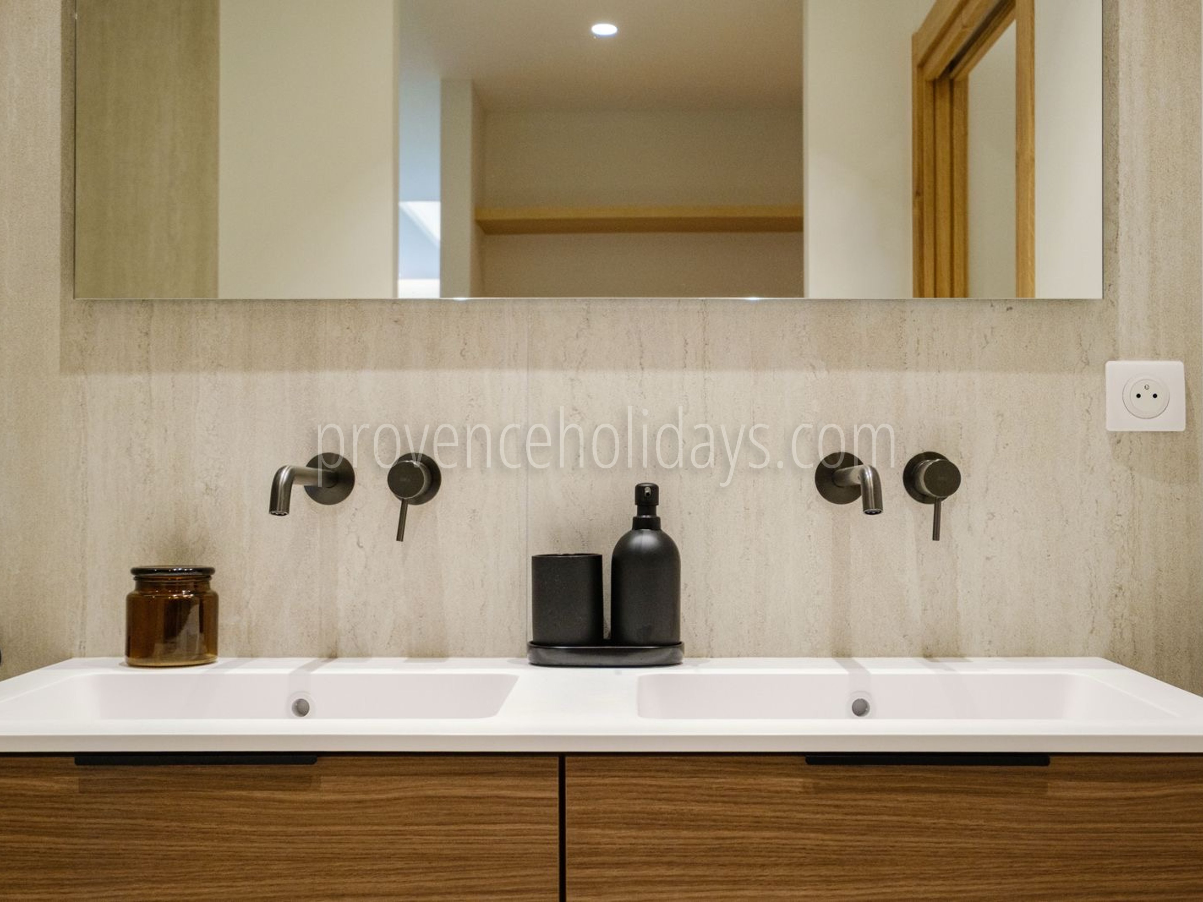 19 - Villa Riviera: Villa: Bathroom