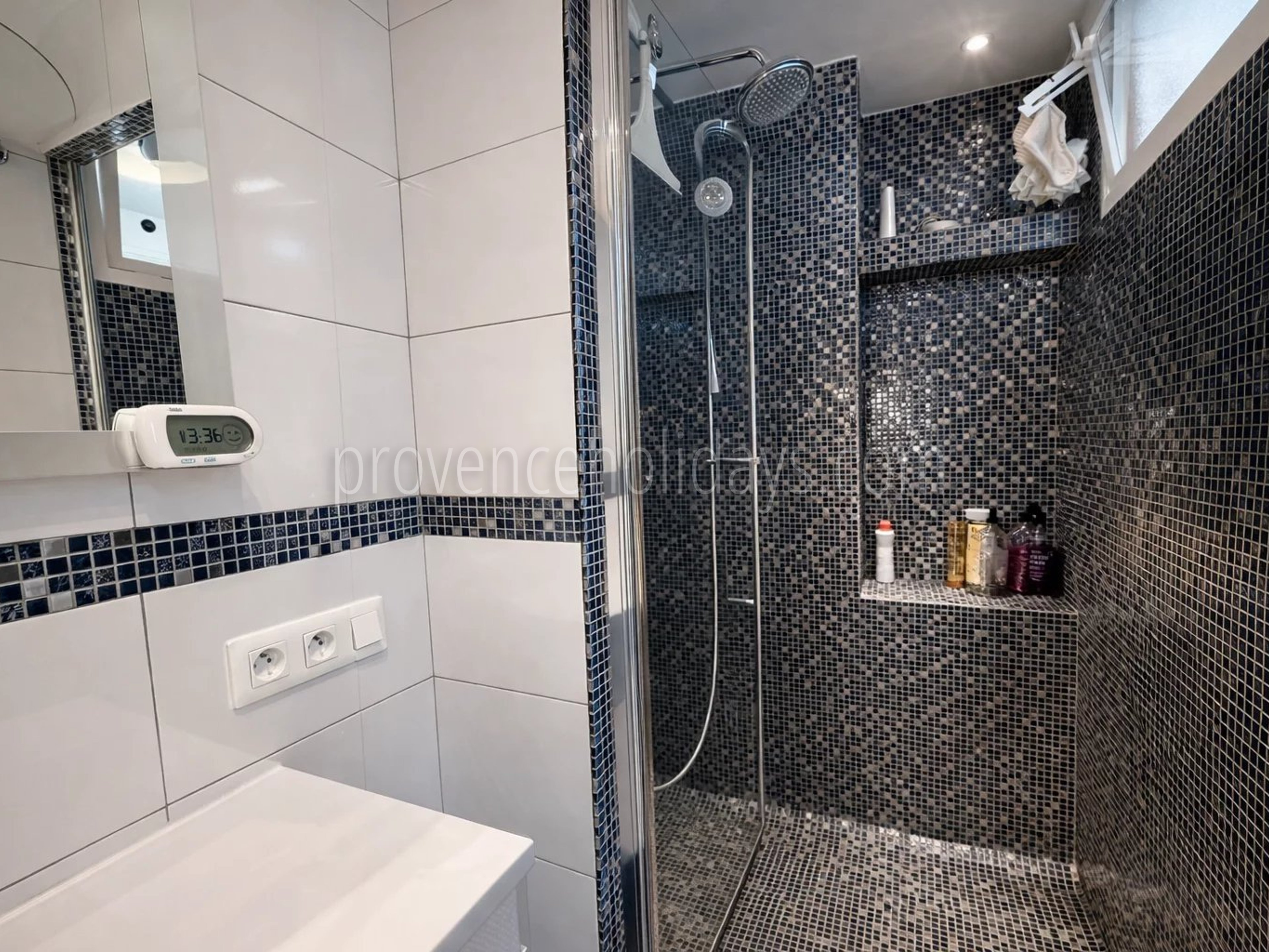 6 - Huis met kelder in Grimaud: Villa: Bathroom
