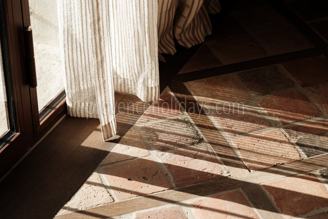 26 - Mas des Oliviers: Villa: Interior