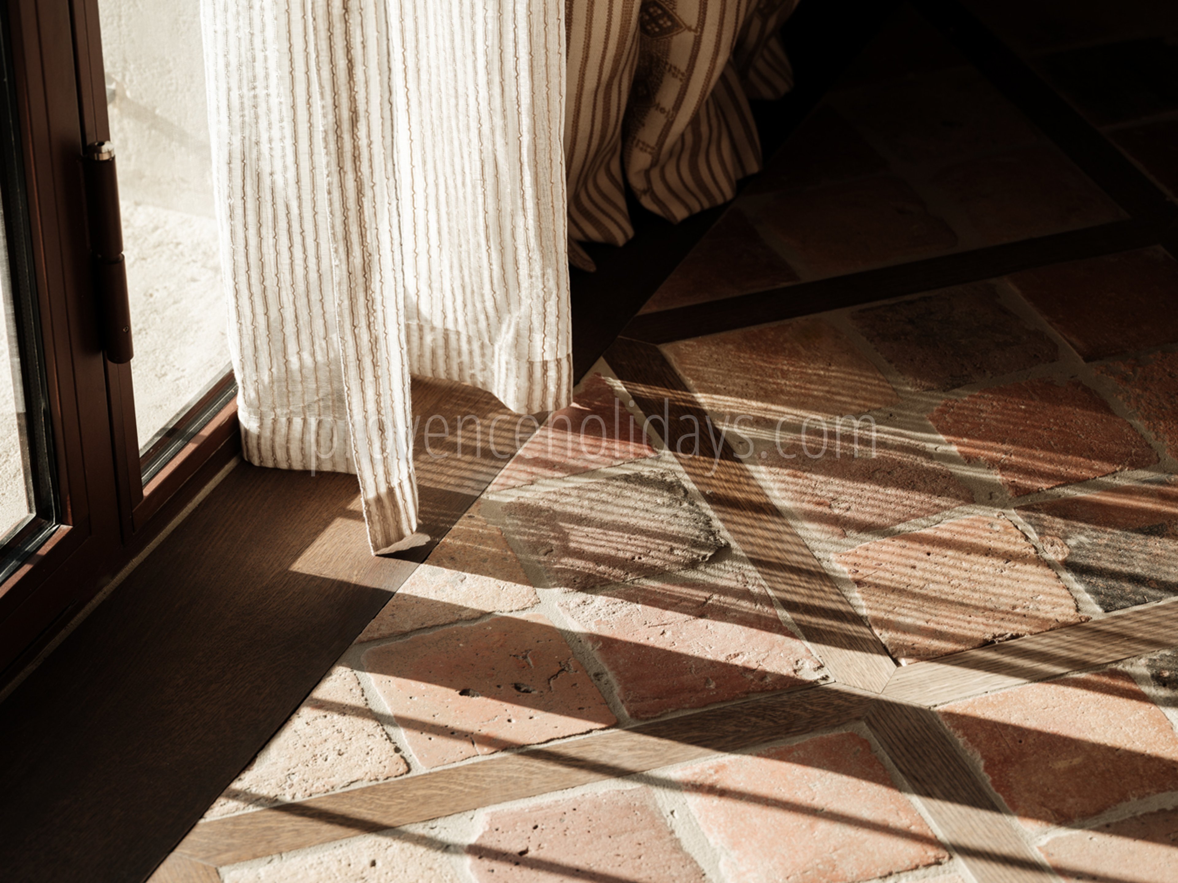 26 - Mas des Oliviers: Villa: Interior