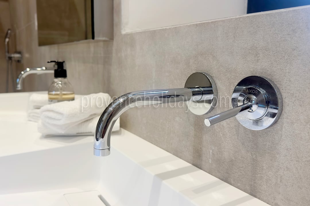 56 - Domaine Altavista: Villa: Bathroom