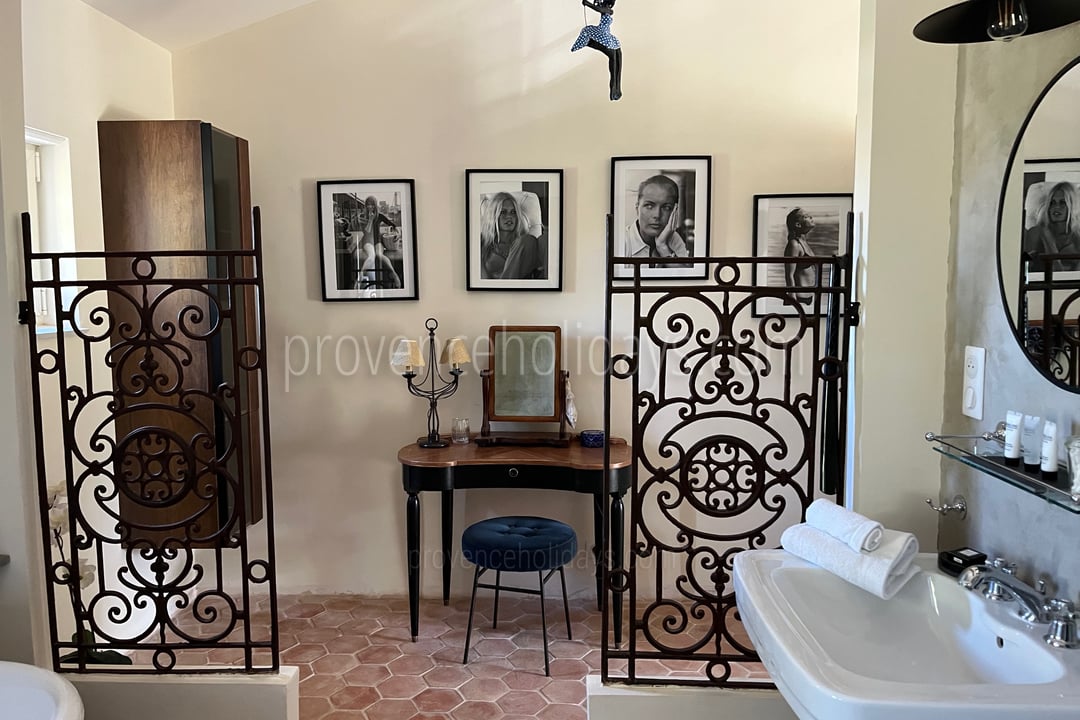 40 - Le Mas de la Cabro: Villa: Bathroom