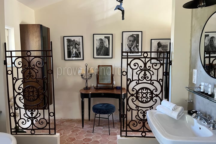 40 - Le Mas de la Cabro: Villa: Bathroom