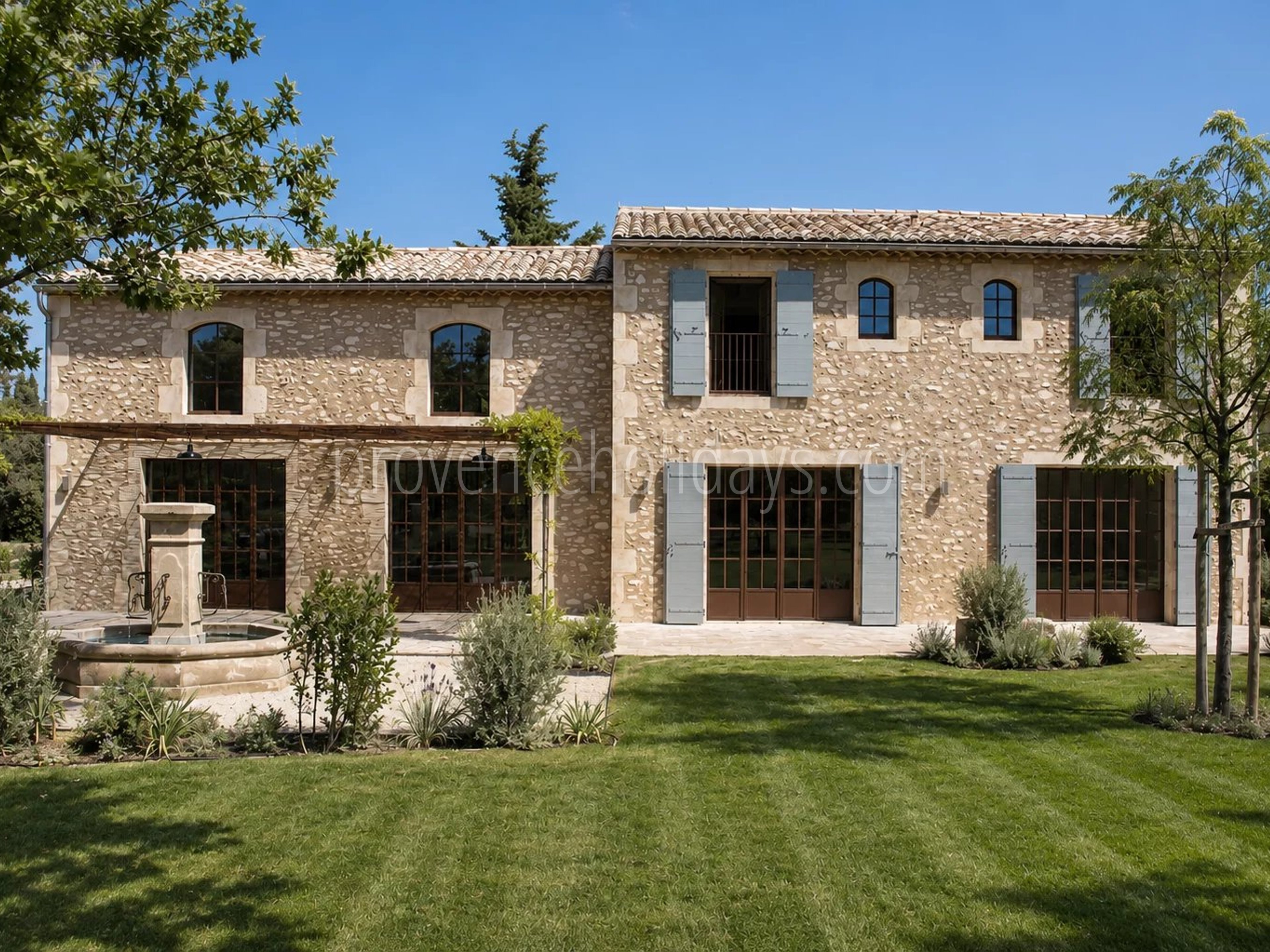 34 - Mas contemporain à Eygalières: Villa: Exterior