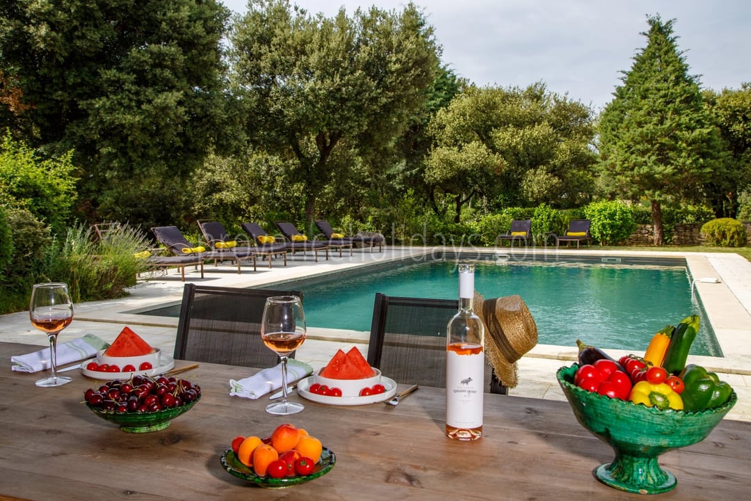 4 - Stone bastide with pool in Bonnieux: Villa: Pool