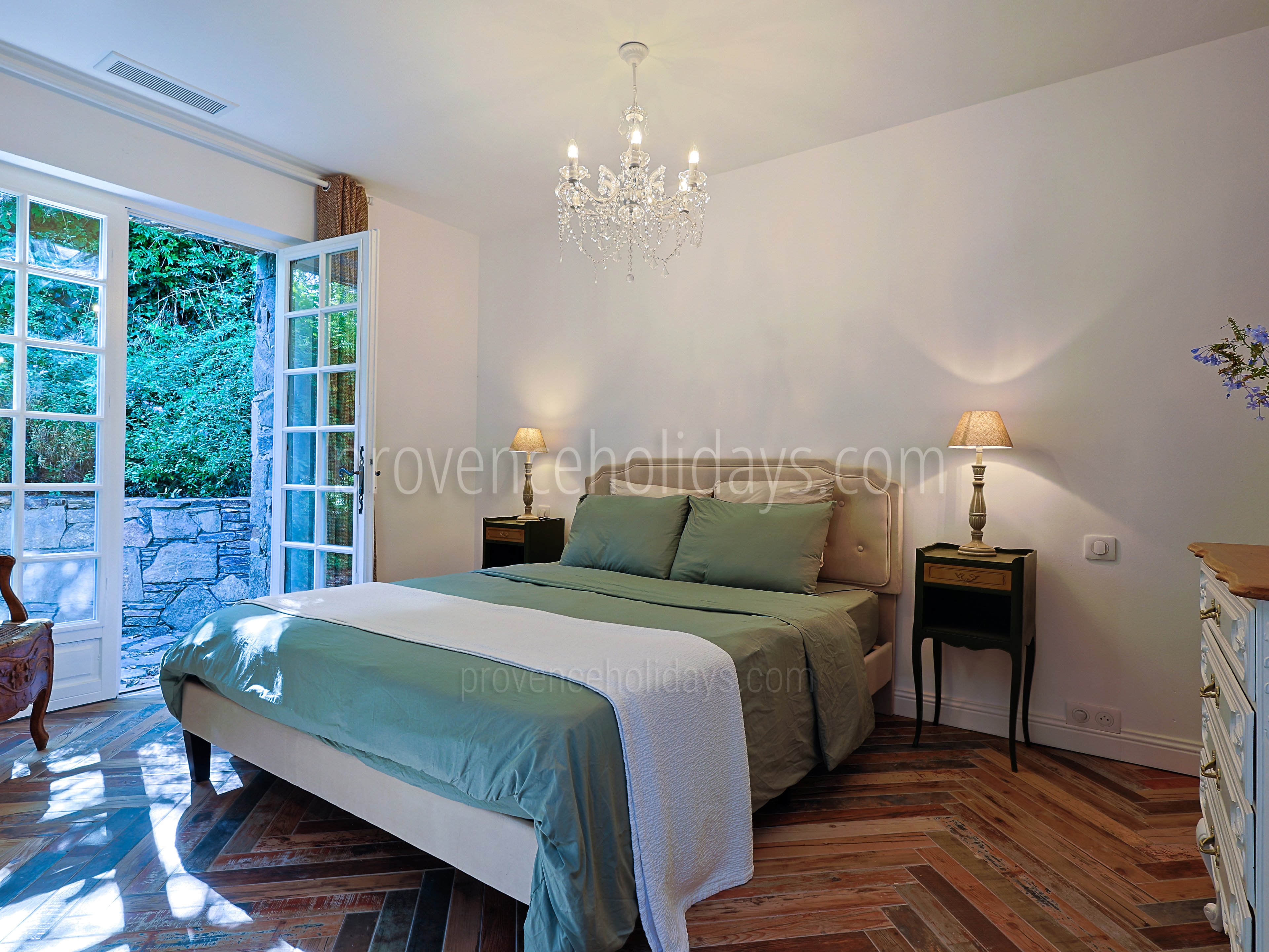 30 - Le Mas de la Garde: Villa: Bedroom