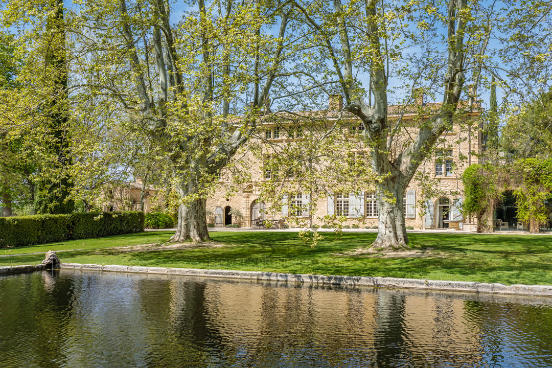 Domaine de luxe avec 3 propriétés et 3 piscines