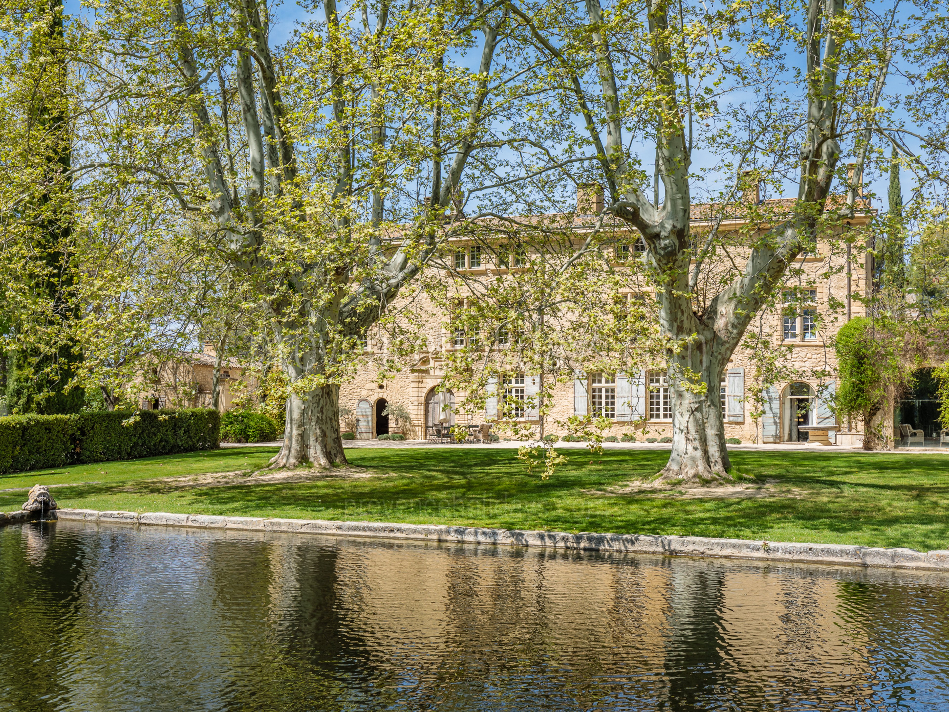 1 - Domaine de Luberon: Villa: Exterior