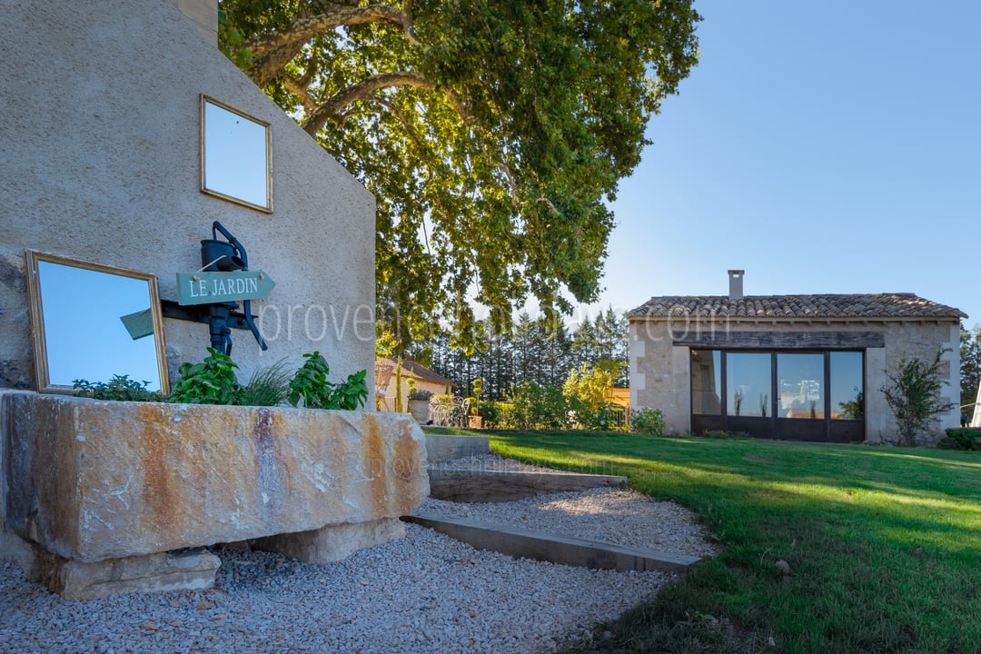 25 - Mas des Pommiers: Villa: Exterior
