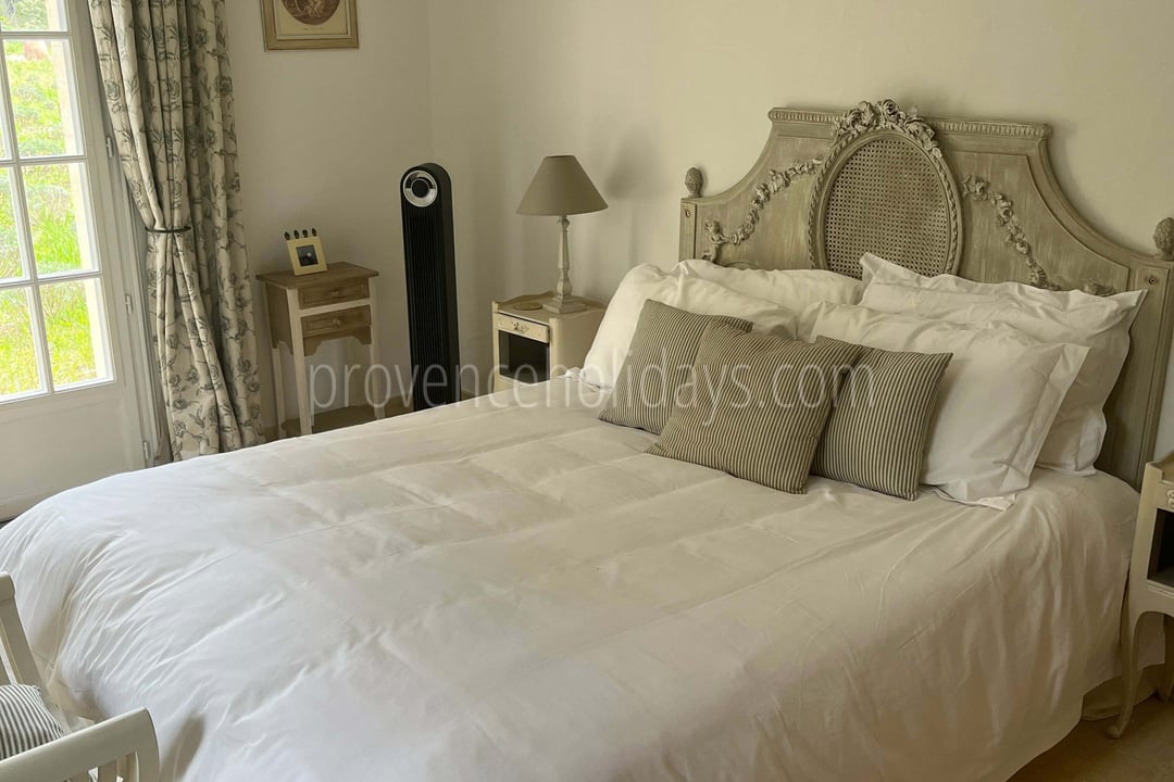 11 - Villa Lacoste: Villa: Bedroom