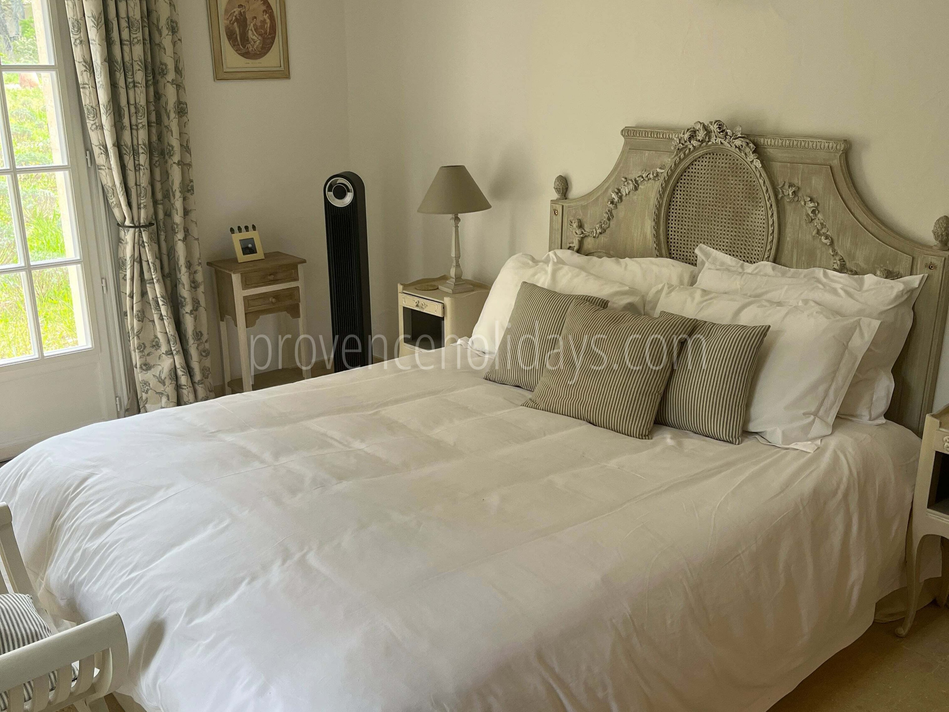 11 - Villa Lacoste: Villa: Bedroom