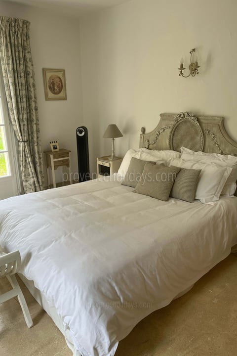 11 - Villa Lacoste: Villa: Bedroom