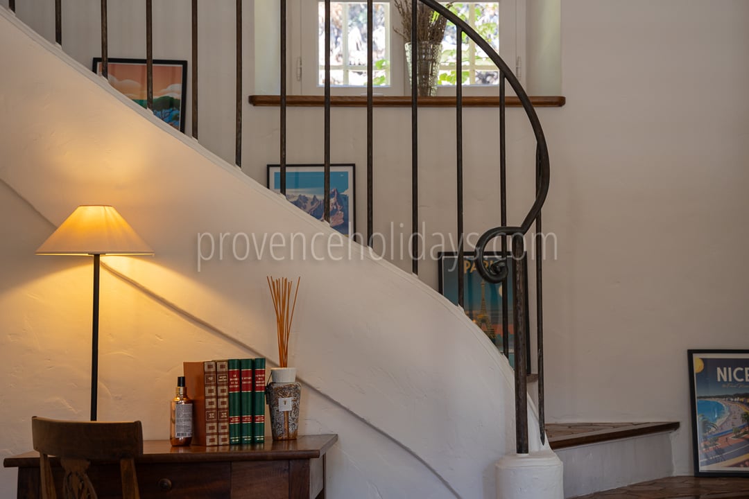 27 - Le Mas des Magnans: Villa: Interior
