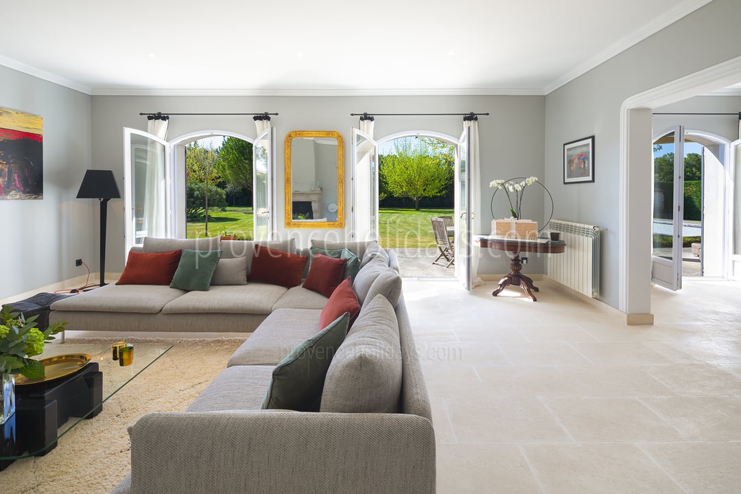 11 - Chez Sarah: Villa: Interior