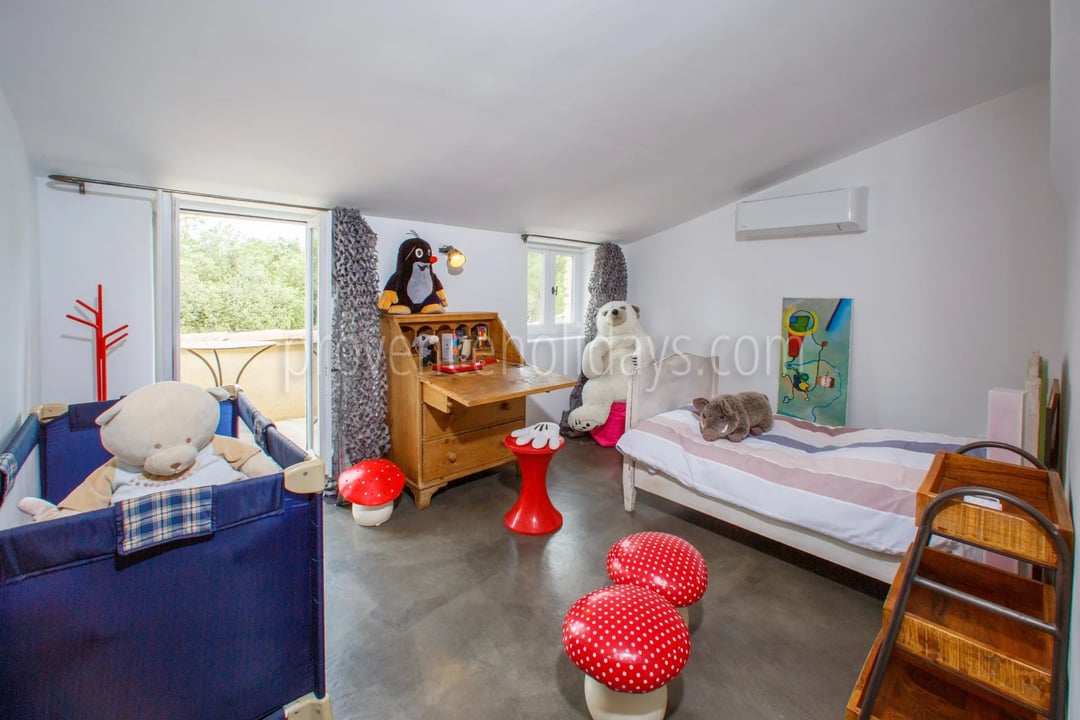 17 - Stone bastide with pool in Bonnieux: Villa: Bedroom