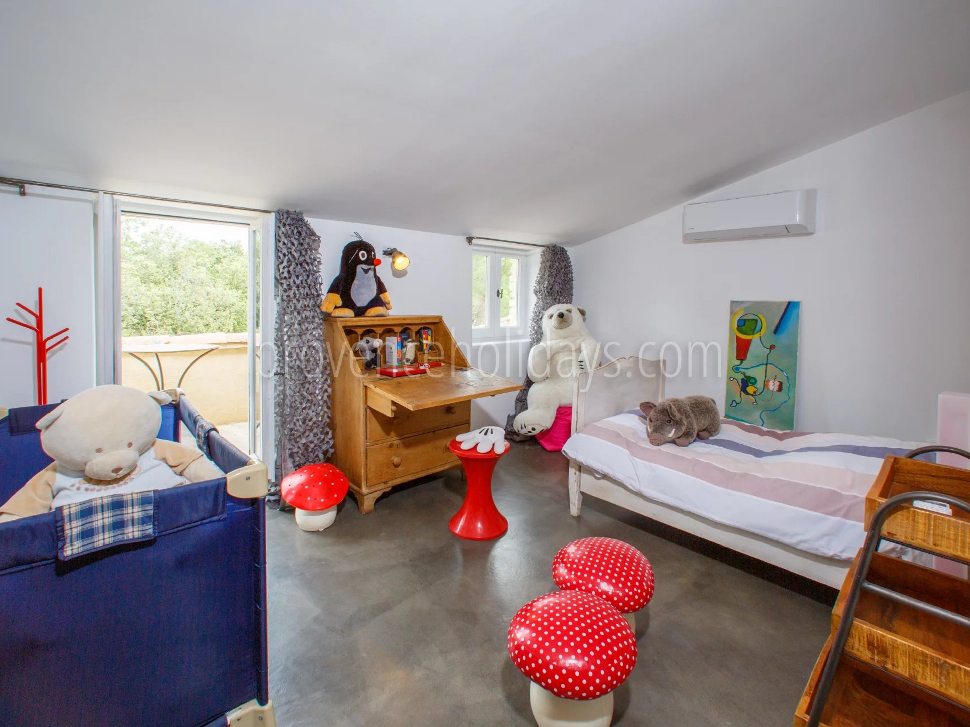 17 - Stone bastide with pool in Bonnieux: Villa: Bedroom
