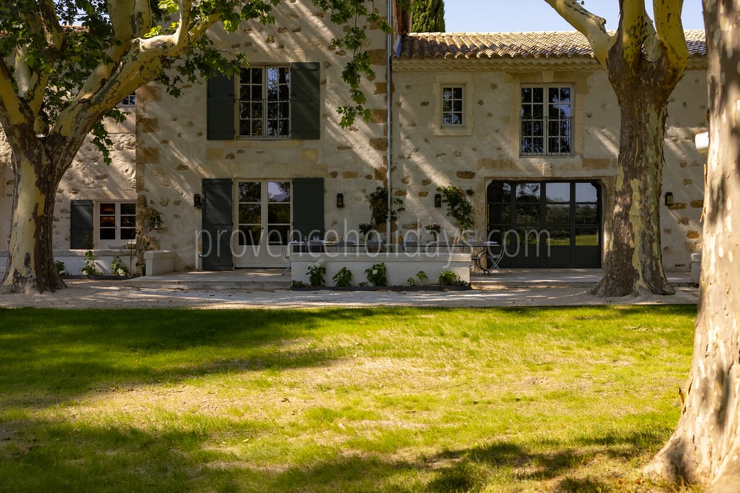 32 - Bastide Mouriès: Villa: Exterior