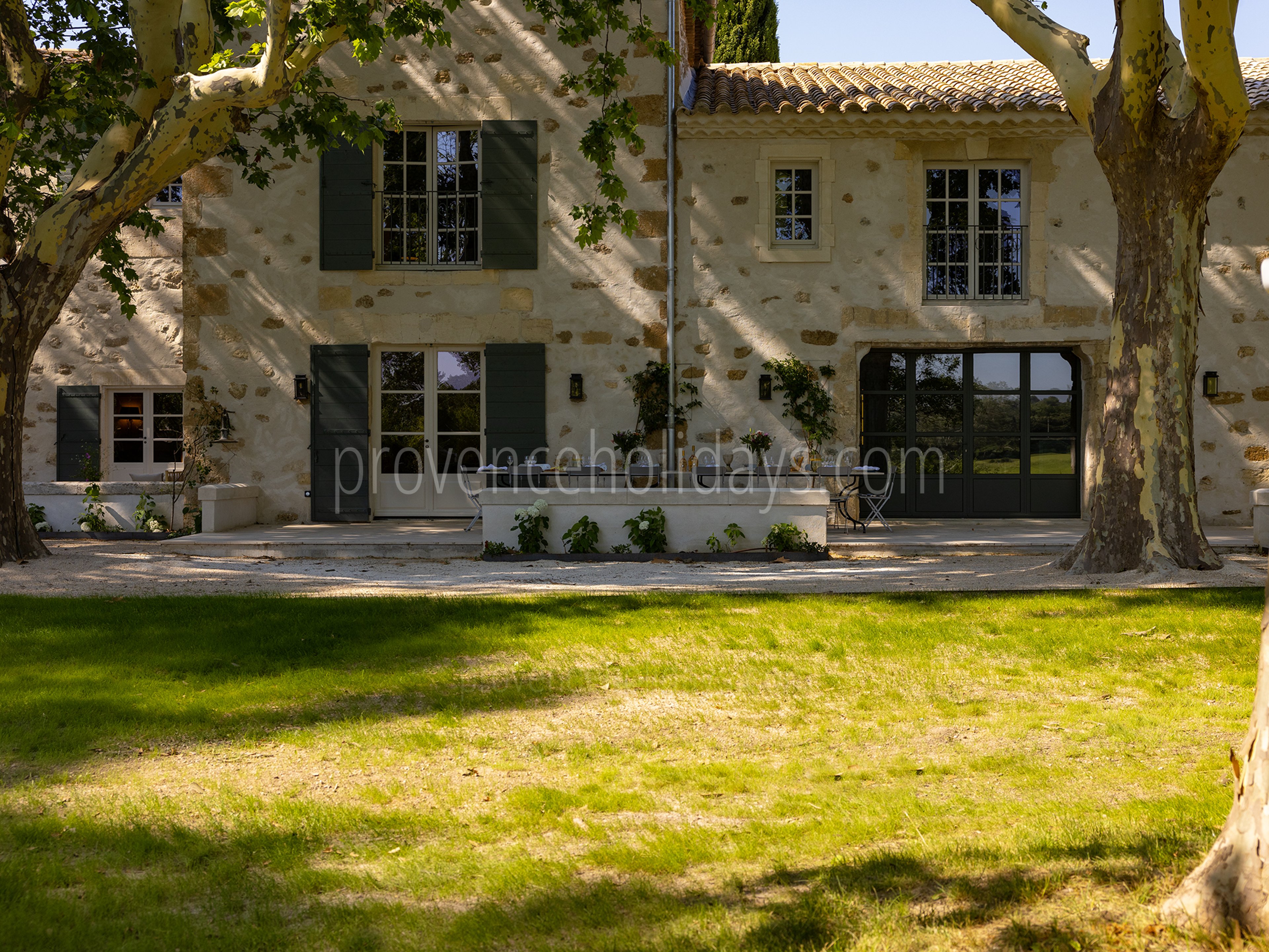 32 - Bastide Mouriès: Villa: Exterior
