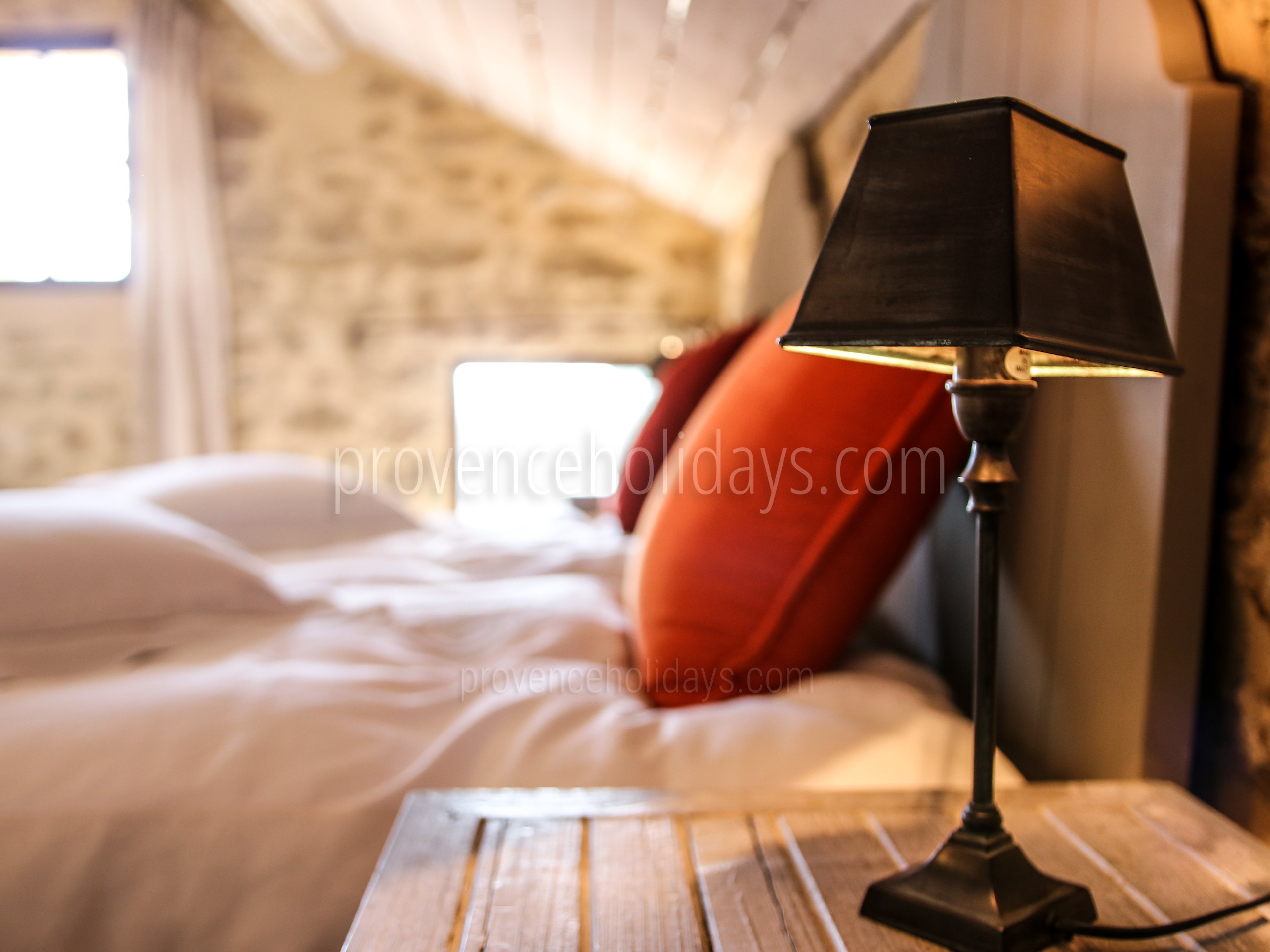 49 - Mas de Beaumes: Villa: Bedroom