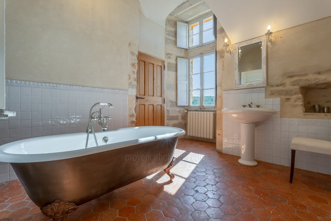 8 - Château de la Roque: Villa: Bathroom