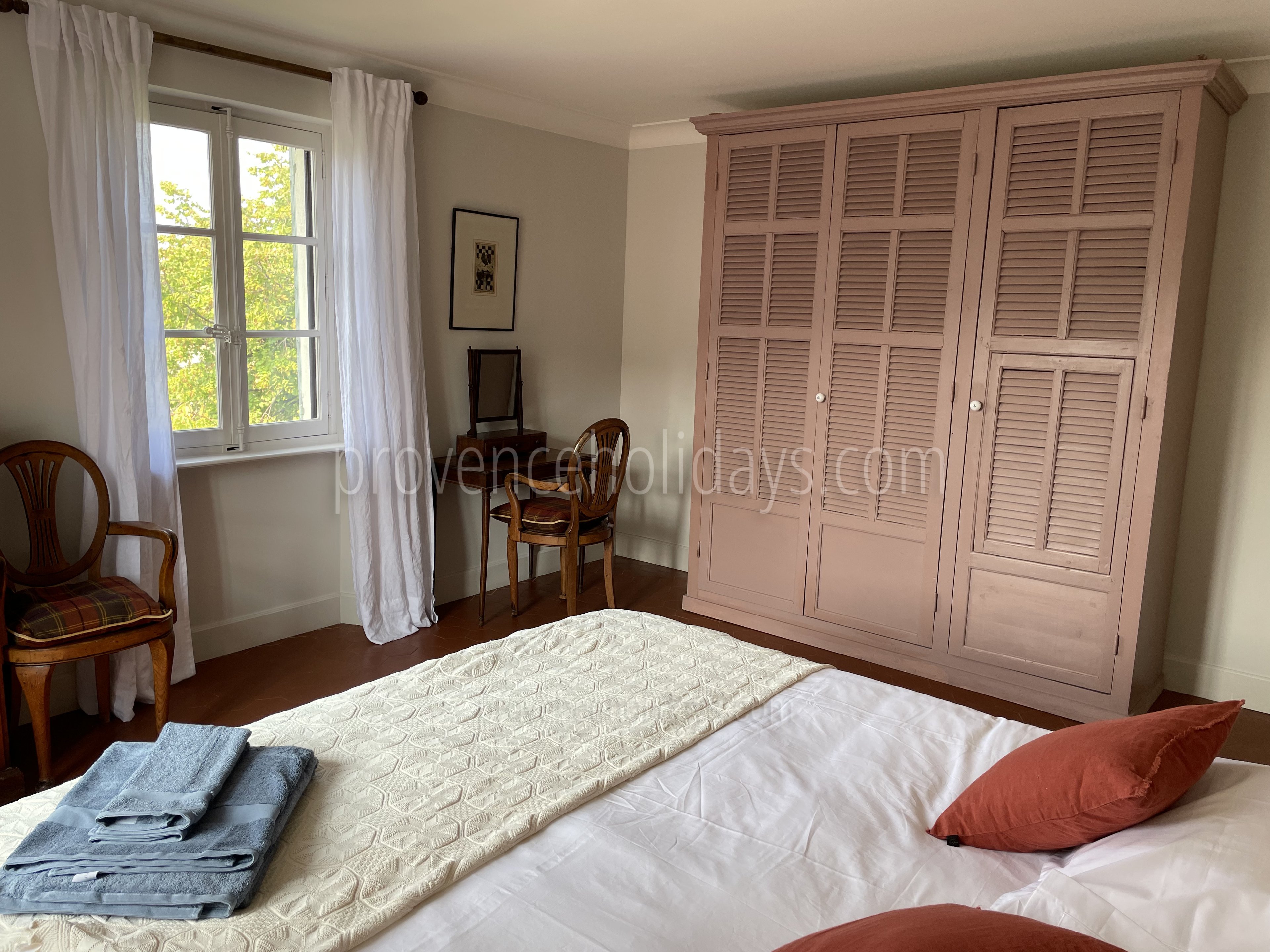 27 - Mas de Séguret: Villa: Bedroom