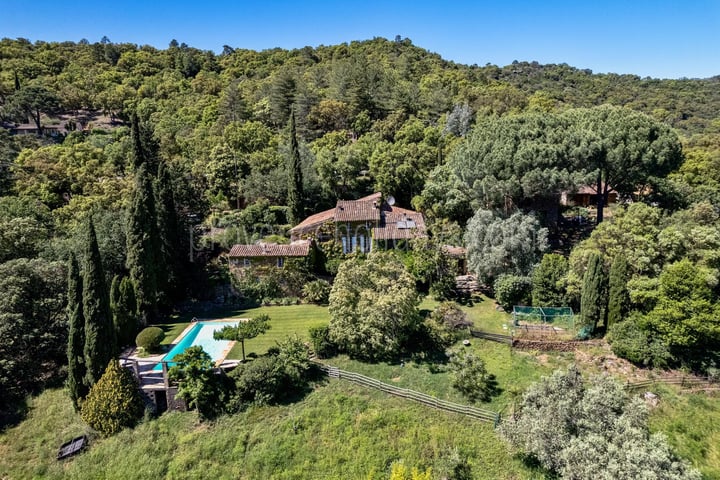 4 - Hamlet to renovate in Grimaud: Villa: Exterior