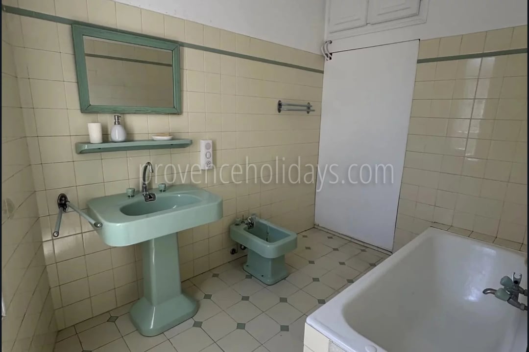 9 - House to renovate in Cannes: Villa: Bathroom