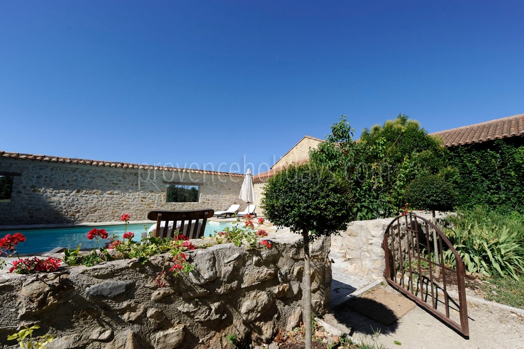 21 - Mas Lambesc: Villa: Exterior