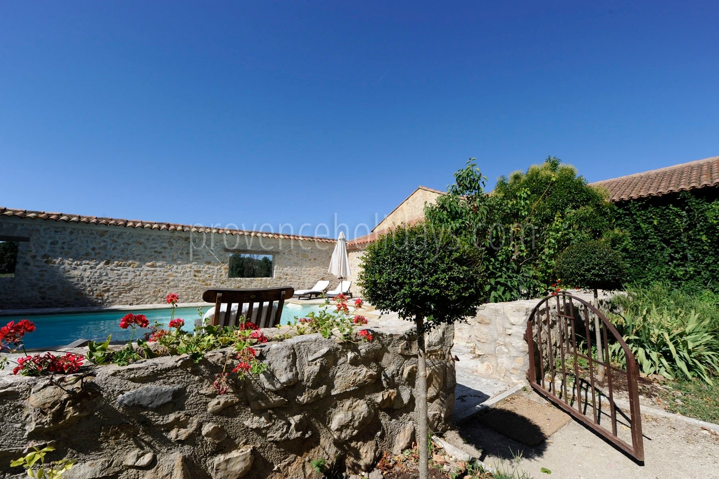 21 - Mas Lambesc: Villa: Exterior
