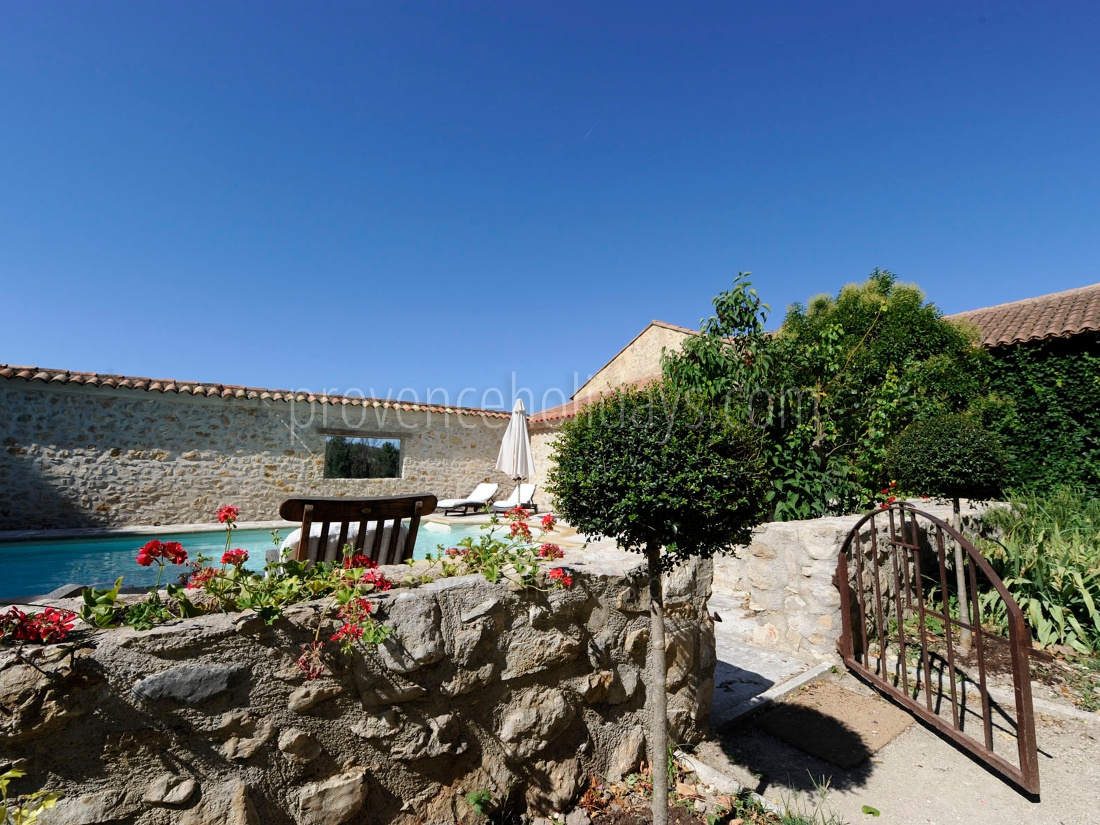 21 - Mas Lambesc: Villa: Exterior