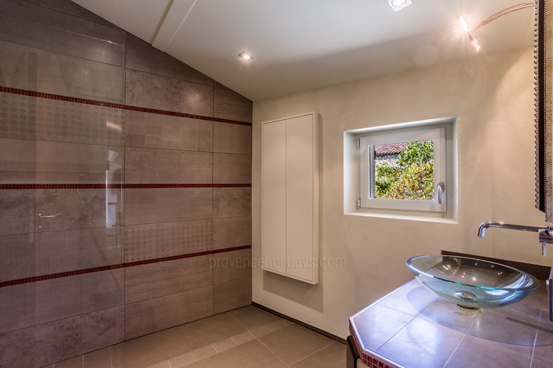 26 - Le Mas du Vallon: Villa: Bathroom