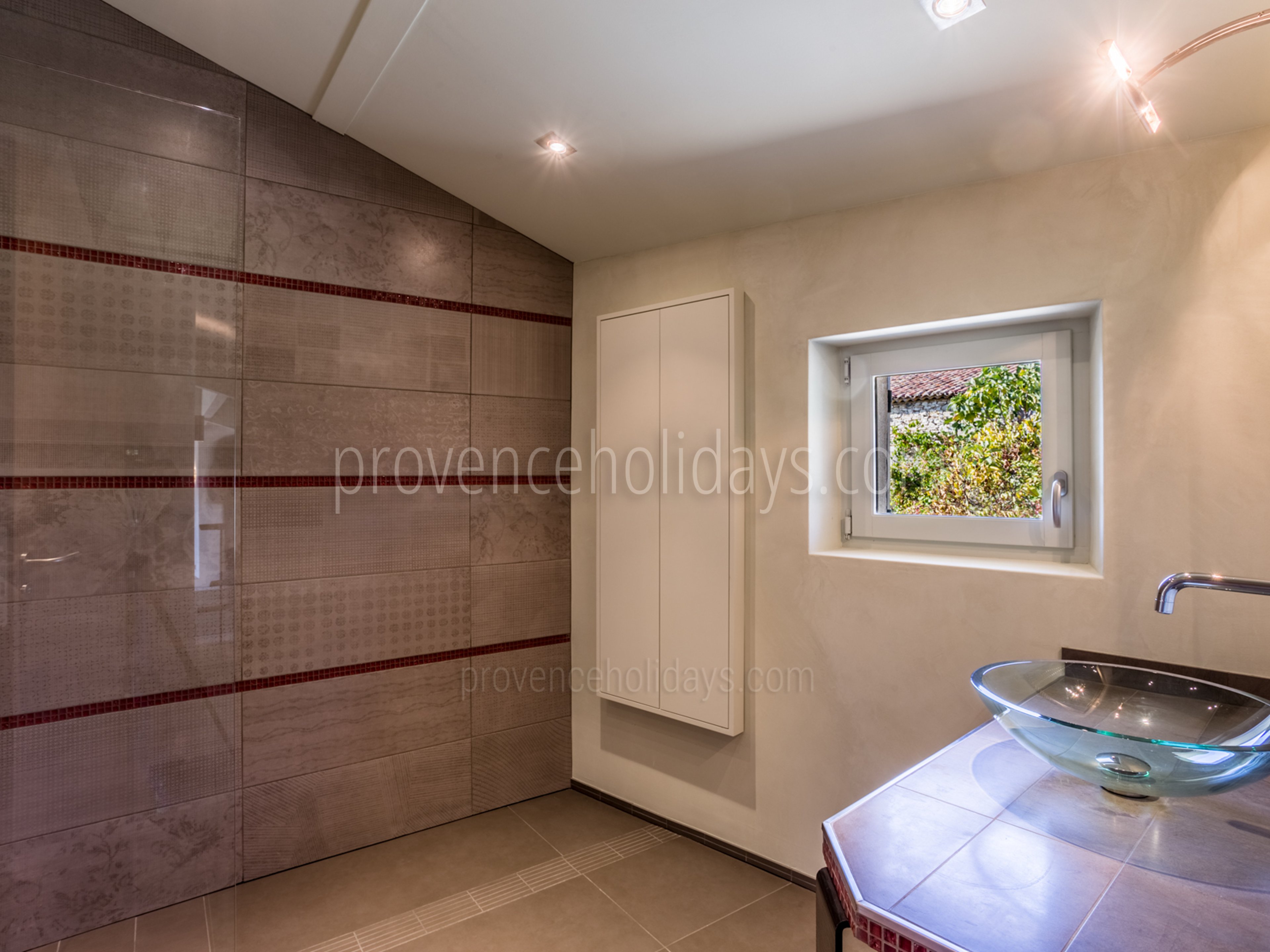 25 - Le Mas du Vallon: Villa: Bathroom