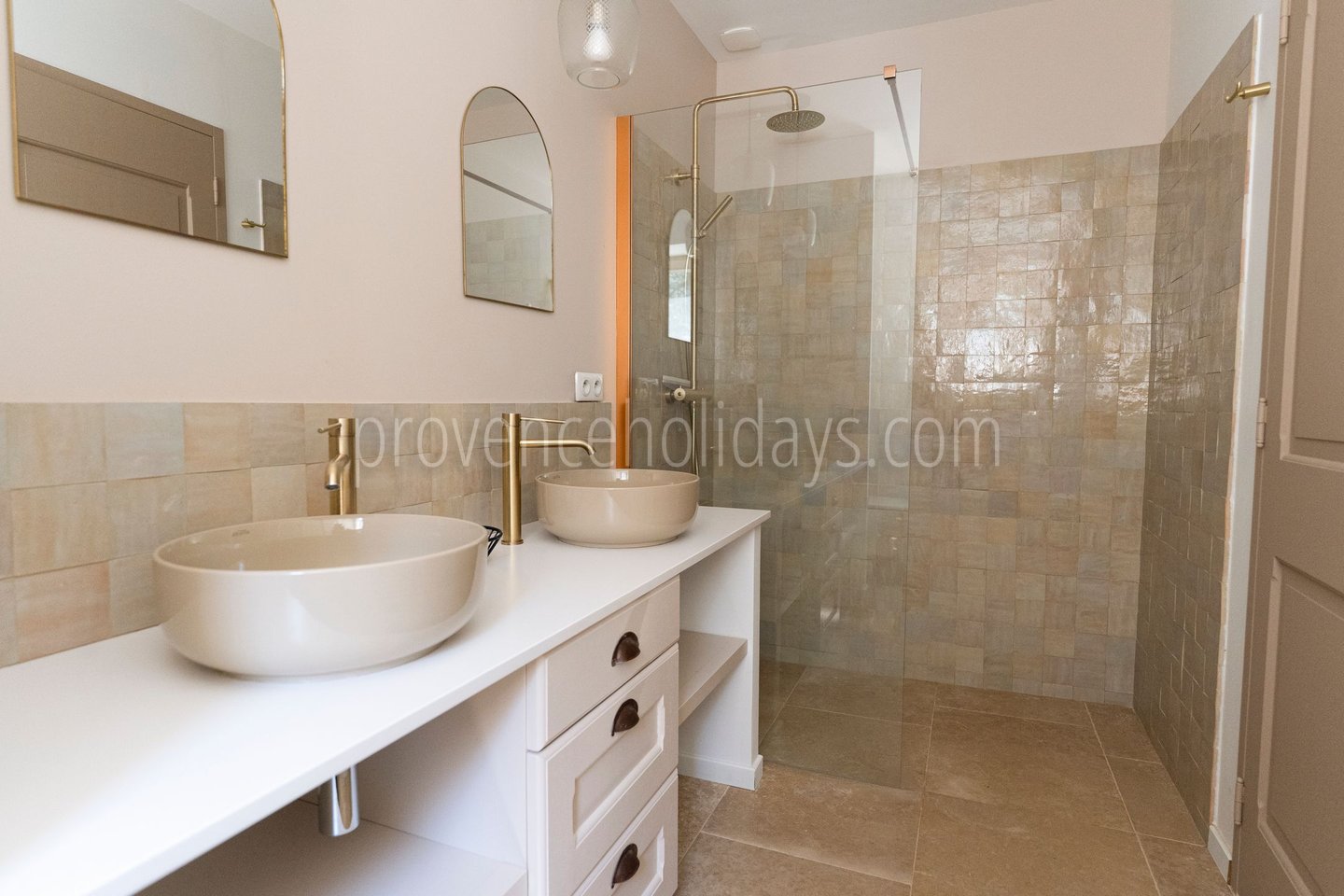 31 - L’Orée des Lavandes: Villa: Bathroom