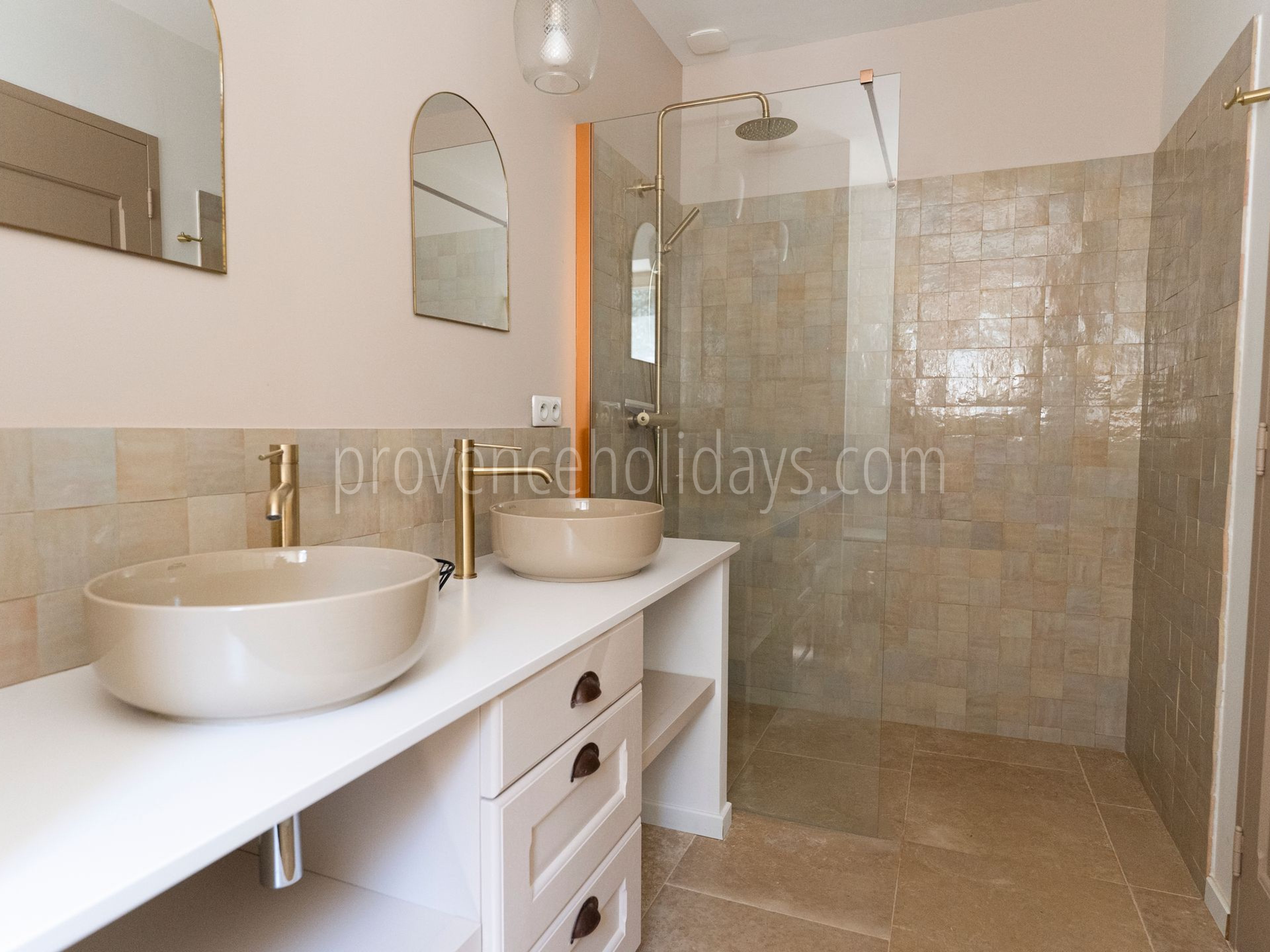 31 - L’Orée des Lavandes: Villa: Bathroom