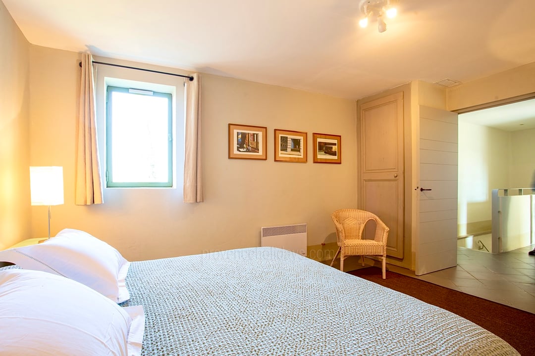 64 - Grand Mas de Cairanne: Villa: Bedroom
