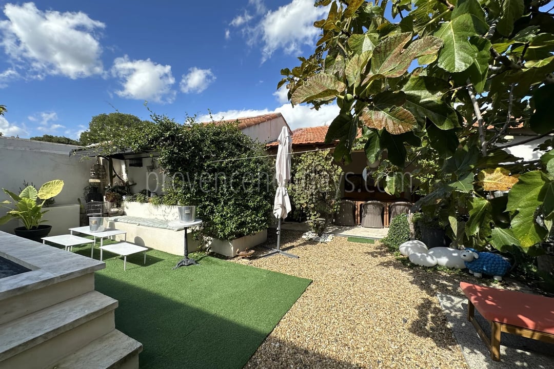 10 - Village house in Eygalières: Villa: Exterior